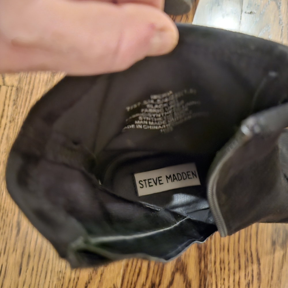 Woman's Steve Madden Size 7 Booties